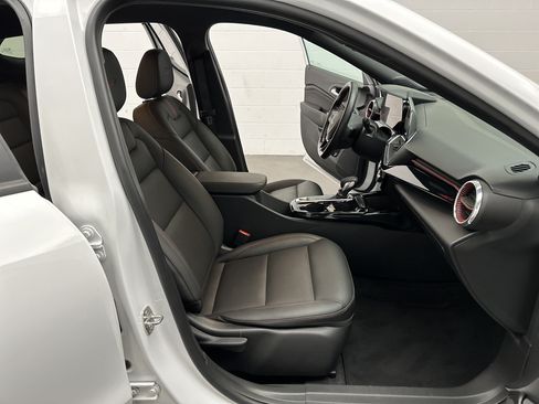 Used 2024 Chevrolet Trax RS w/ Driver Confidence Package FWD image 20