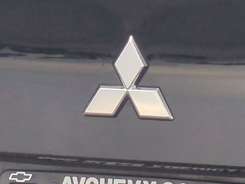 Used 2024 Mitsubishi Outlander SE image 32