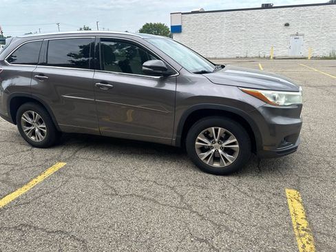 Used 2015 Toyota Highlander XLE FWD image 12