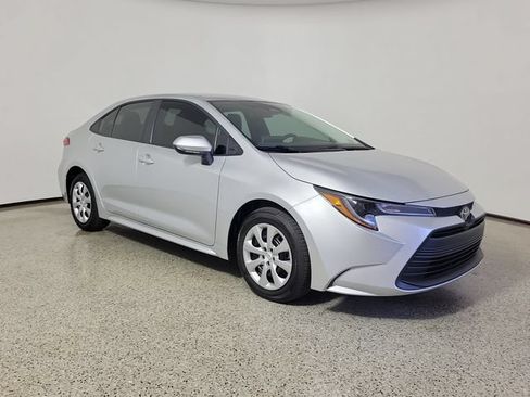 Used 2025 Toyota Corolla LE FWD image 4