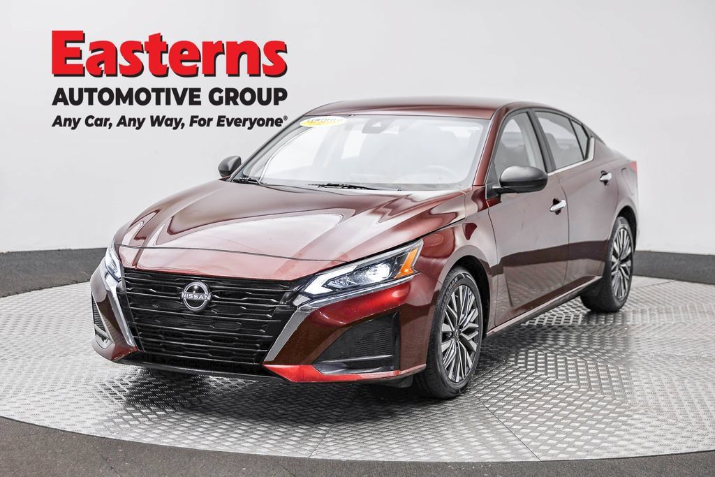 Used 2025 Nissan Altima 2.5 SV FWD image 1