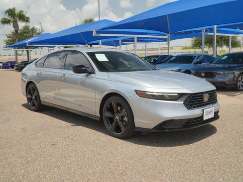 Used 2025 Honda Accord Sport image 3