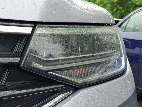 Used 2023 Volkswagen Tiguan SE R-Line FWD image 4