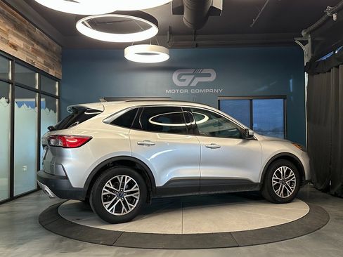 Used 2020 Ford Escape SEL image 3