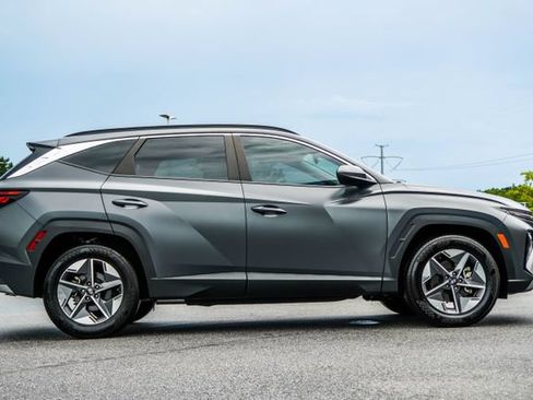 Certified 2025 Hyundai Tucson SEL FWD image 6
