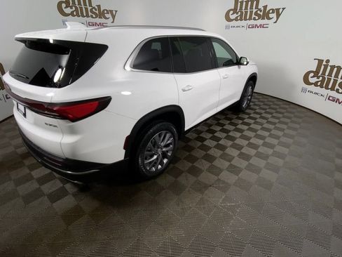 Used 2026 Buick Enclave Preferred w/ Power Package image 8