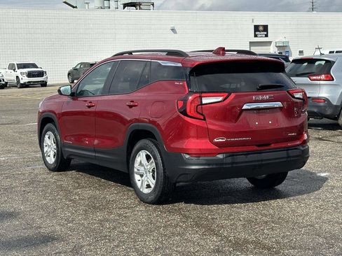 Used 2023 GMC Terrain SLE w/ Driver Convenience Package image 3