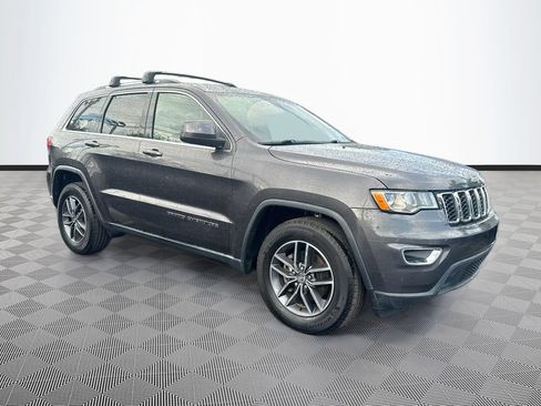Used 2018 Jeep Grand Cherokee Laredo RWD image 4