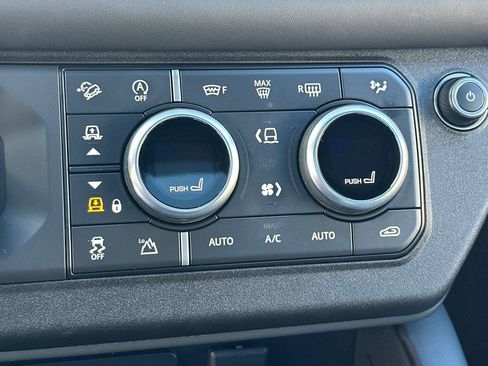 Used 2023 Land Rover Defender 130 X-Dynamic SE image 19