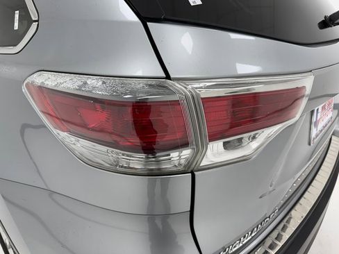 Used 2015 Toyota Highlander LE image 36