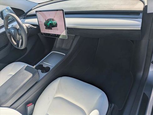 Used 2024 Tesla Model Y Long Range AWD/4WD image 22