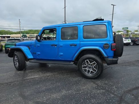 Used 2025 Jeep Wrangler Unlimited Sahara w/ Safety Group AWD/4WD image 4