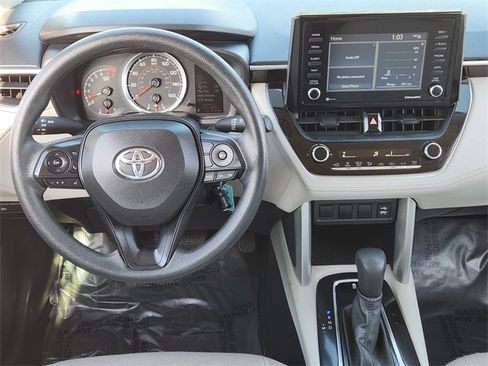 Used 2022 Toyota Corolla Cross L image 25