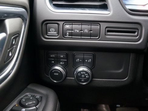 Used 2023 GMC Yukon SLT image 17