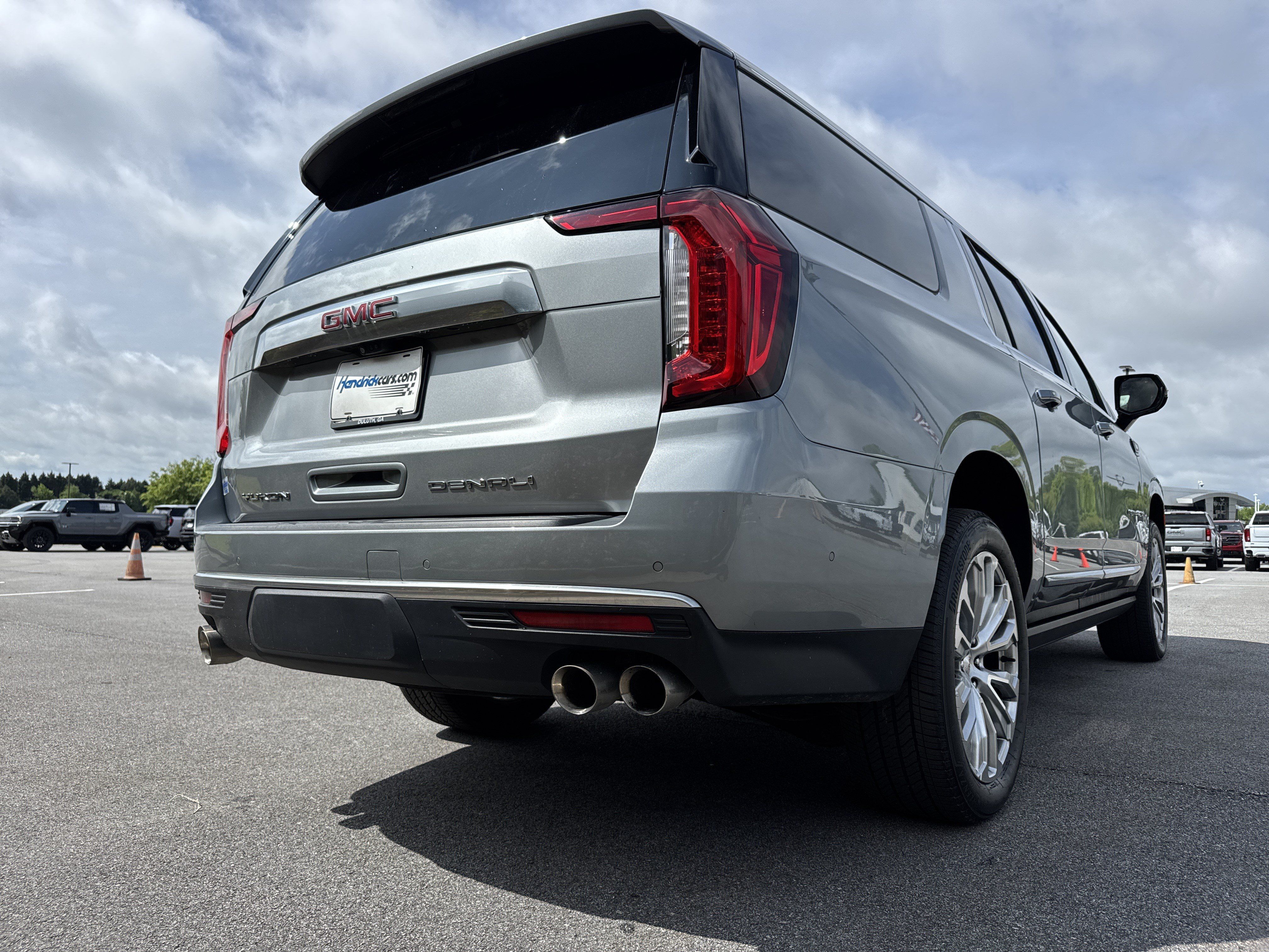 Used 2024 GMC Yukon XL Denali w/ Denali Reserve Package AWD/4WD image 10