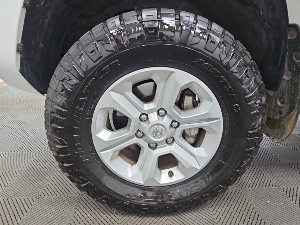 Used 2024 Toyota 4Runner SR5 Premium w/ Moonroof Package RWD image 46