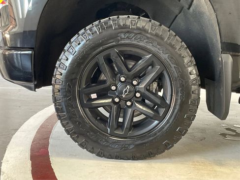 Used 2022 Chevrolet Silverado 1500 Custom Trail Boss w/ Midnight Edition image 13