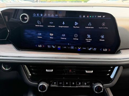 Used 2025 Chevrolet Suburban Premier AWD/4WD image 18