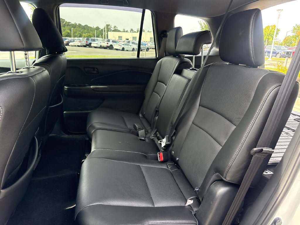 Certified 2025 Honda Passport EX-L image 32