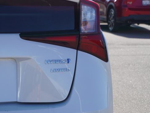 Used 2022 Toyota Prius Limited w/ Premium Convenience Package FWD image 10