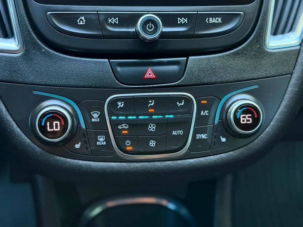 Used 2019 Chevrolet Malibu LT FWD image 15
