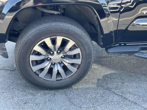 Used 2021 Toyota Tacoma Limited AWD/4WD image 11