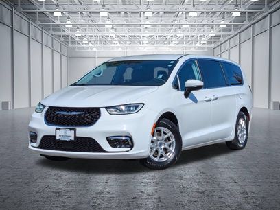 Used 2023 Chrysler Pacifica Touring-L