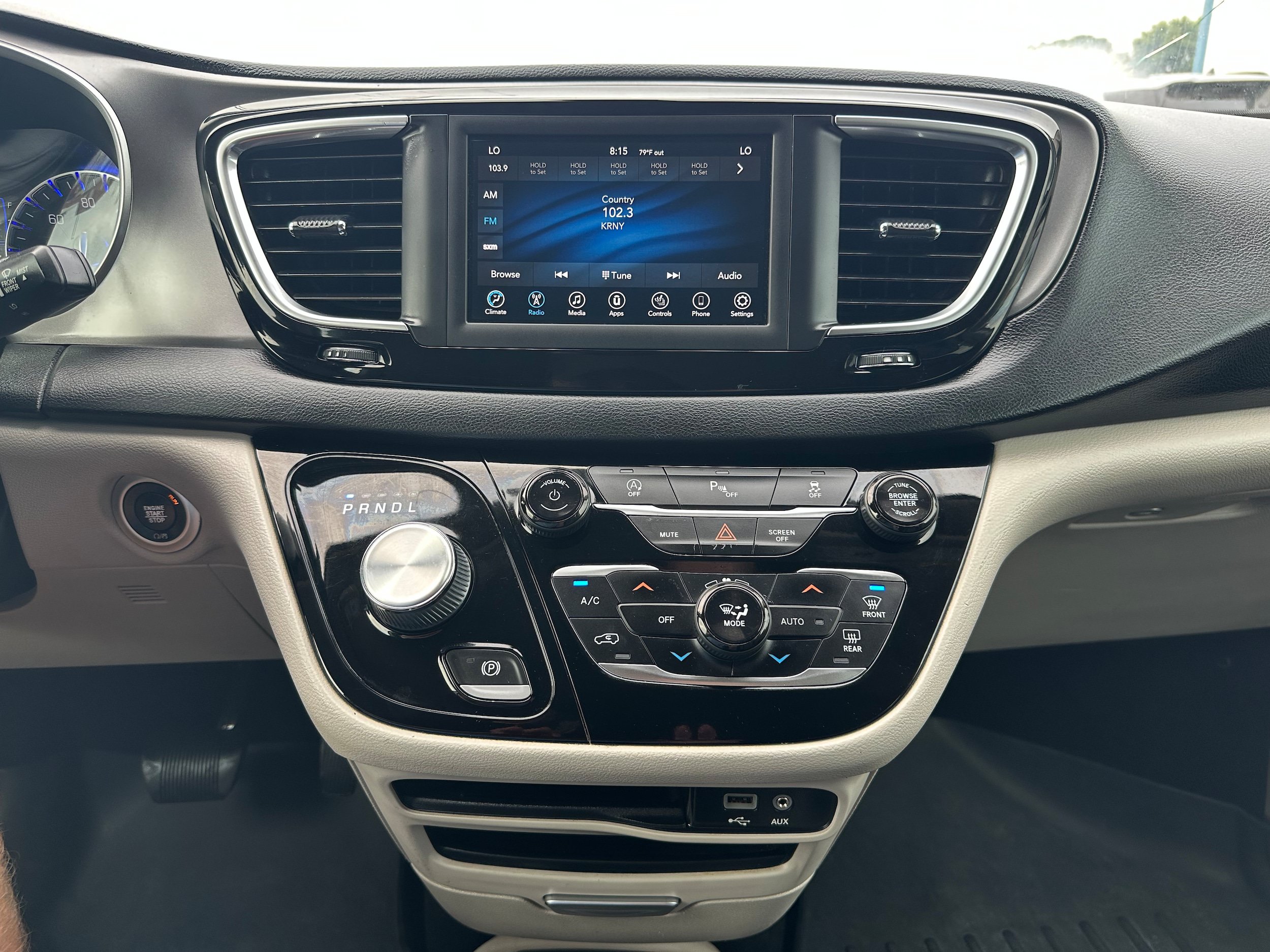 Used 2020 Chrysler Pacifica Touring-L FWD image 14