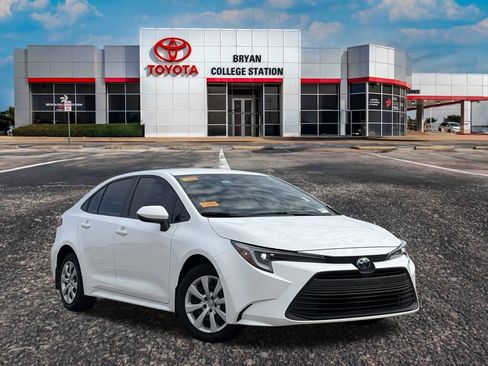 Used 2024 Toyota Corolla LE image 1