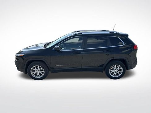 Used 2017 Jeep Cherokee Latitude w/ Cold Weather Group AWD/4WD image 12