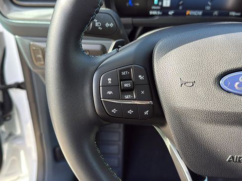 Used 2025 Ford Maverick Lobo image 16