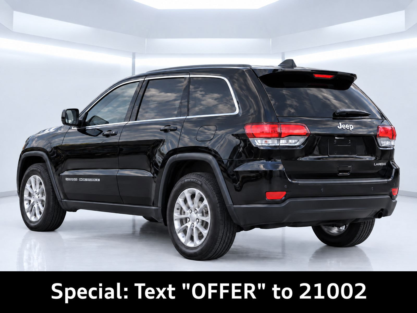 Used 2022 Jeep Grand Cherokee Laredo E RWD image 3