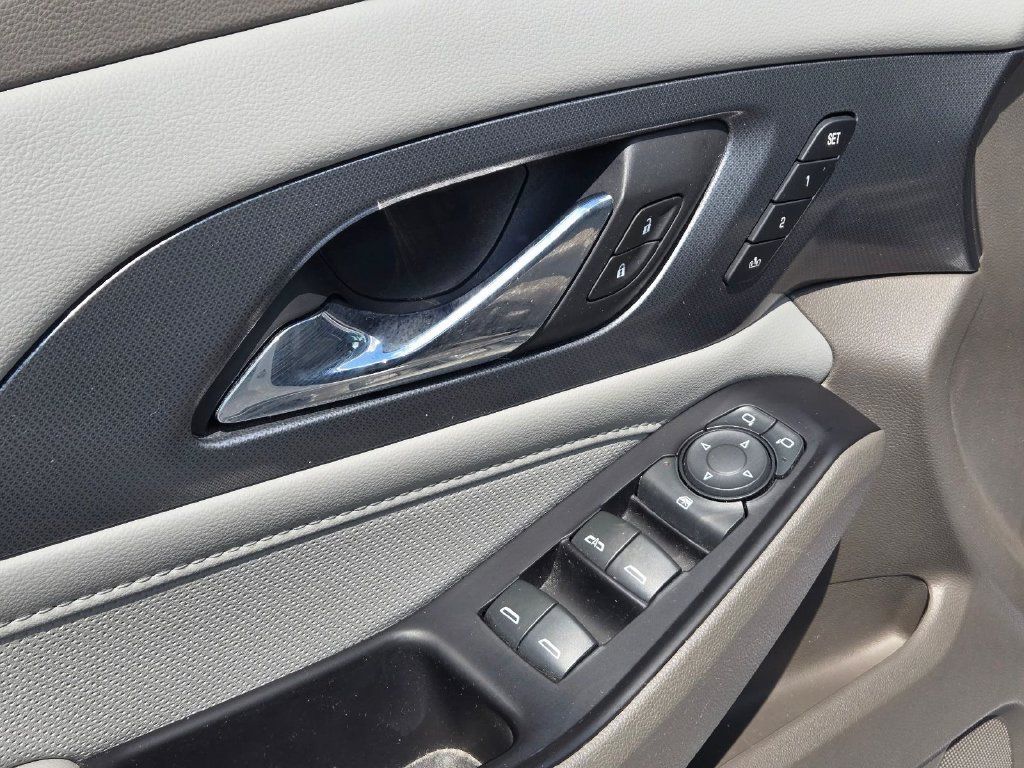 Used 2019 Chevrolet Traverse Premier w/ Driver Confidence II Package FWD image 14