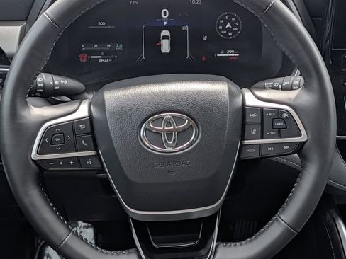 Used 2024 Toyota Highlander Limited FWD image 13