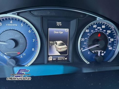 Used 2017 Toyota Camry LE image 18