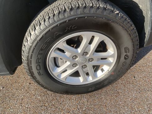 Used 2024 Jeep Grand Cherokee Laredo w/ Luxury Tech Group I image 10