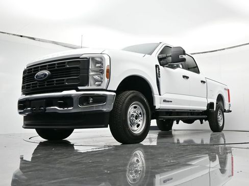 New 2026 Ford F250 XL w/ XL Chrome Package AWD/4WD image 32