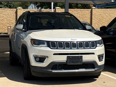 Used 2021 Jeep Compass Limited w/ Elite Exterior Group FWD image 3