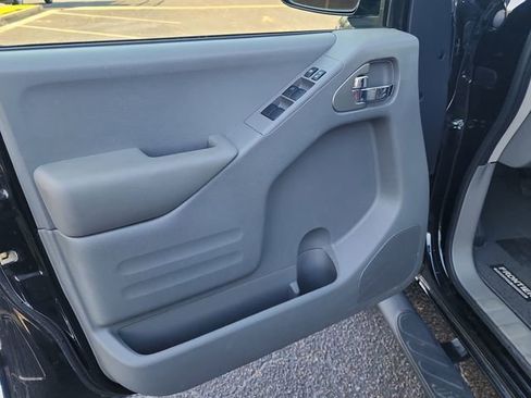 Used 2019 Nissan Frontier SV w/ Value Truck Package image 9