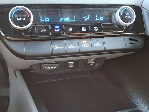 Used 2022 Hyundai Elantra SEL w/ Preferred Accessory Package FWD image 18
