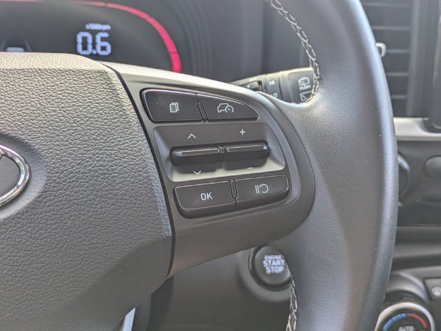 Used 2025 Hyundai Venue SEL FWD image 27