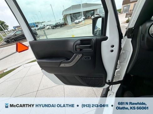 Used 2018 Jeep Wrangler Unlimited Sport S AWD/4WD image 22