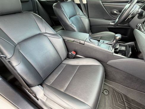 Used 2020 Lexus ES 300h w/ Accessory Package FWD image 21