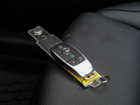 Used 2024 Mercedes-Benz GLB 250 w/ Exclusive Package image 60