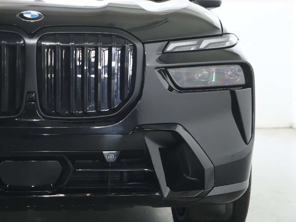 Used 2026 BMW X7 xDrive40i AWD/4WD image 9