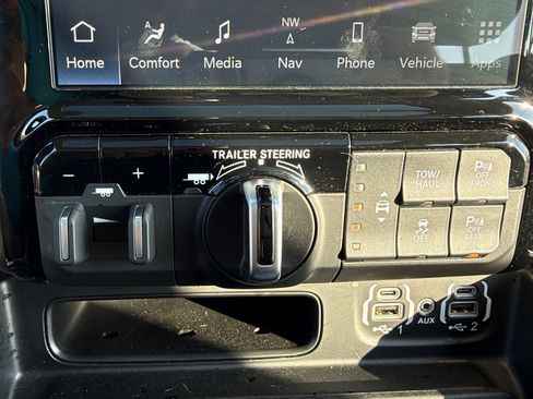 Used 2022 RAM 1500 Laramie AWD/4WD image 29