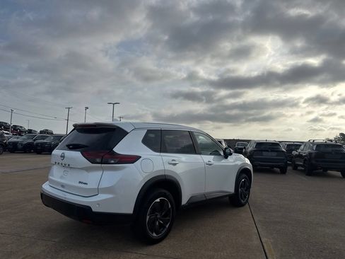 Used 2024 Nissan Rogue SV AWD/4WD image 19