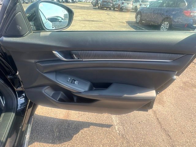 Used 2020 Honda Accord Touring image 18