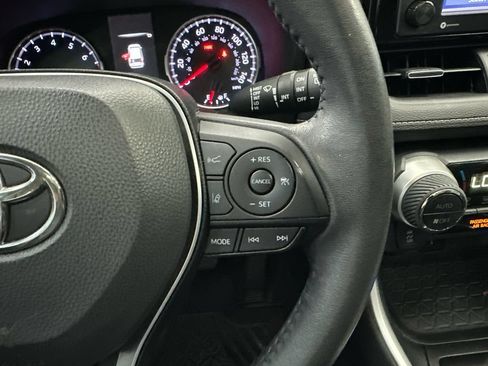 Used 2022 Toyota RAV4 XLE Premium FWD image 28