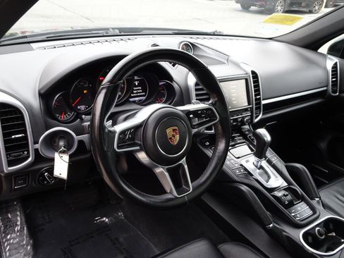 Used 2016 Porsche Cayenne AWD/4WD image 10